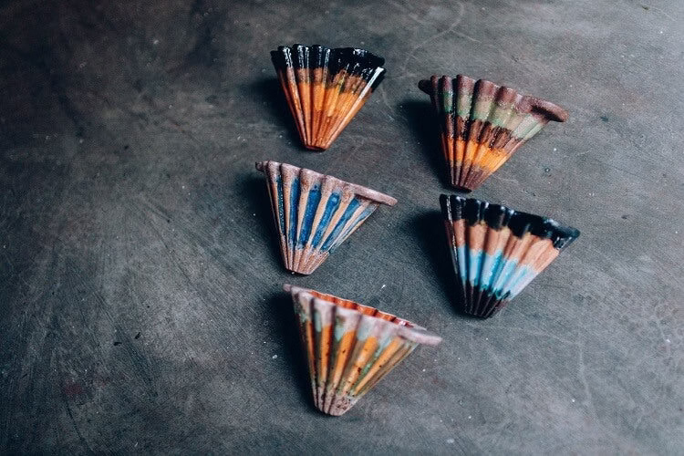 cinco-coadores-koar-porcelana-coloridos Método KOAR: O Revolucionário Sistema Brasileiro que Está Conquistando Baristas Internacionais