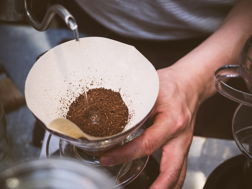 126110632e28bfc07bf2398a28e4bc0ed254116a Café ou Chá: Quem Tem Mais Cafeína? A Batalha Definitiva Entre as Bebidas Mais Consumidas do Mundo