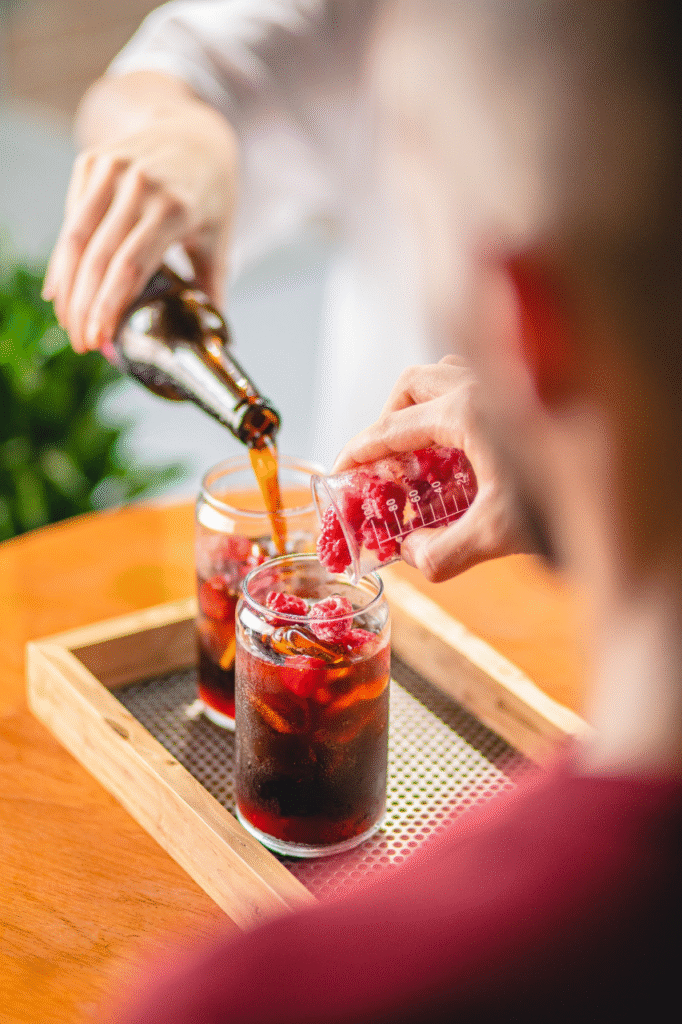 image-4-682x1024 A Febre do Cold Brew: Como o Café Gelado Conquistou o Mundo