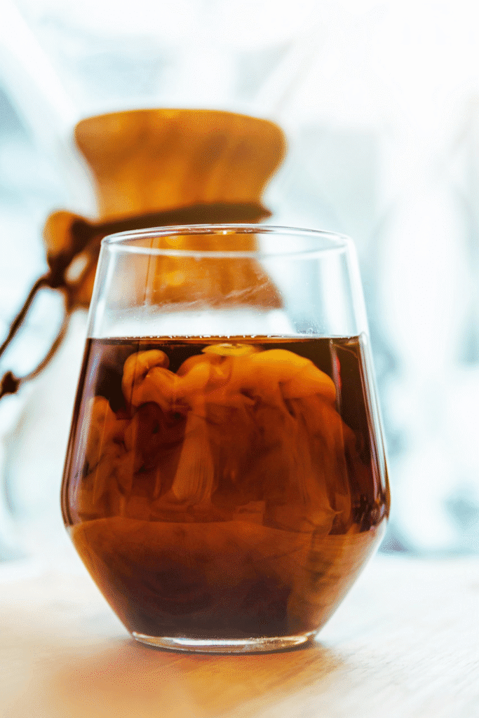 image-683x1024 A Febre do Cold Brew: Como o Café Gelado Conquistou o Mundo